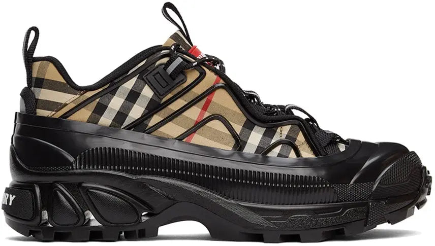 BURBERRY - SNEAKER Metroutfits